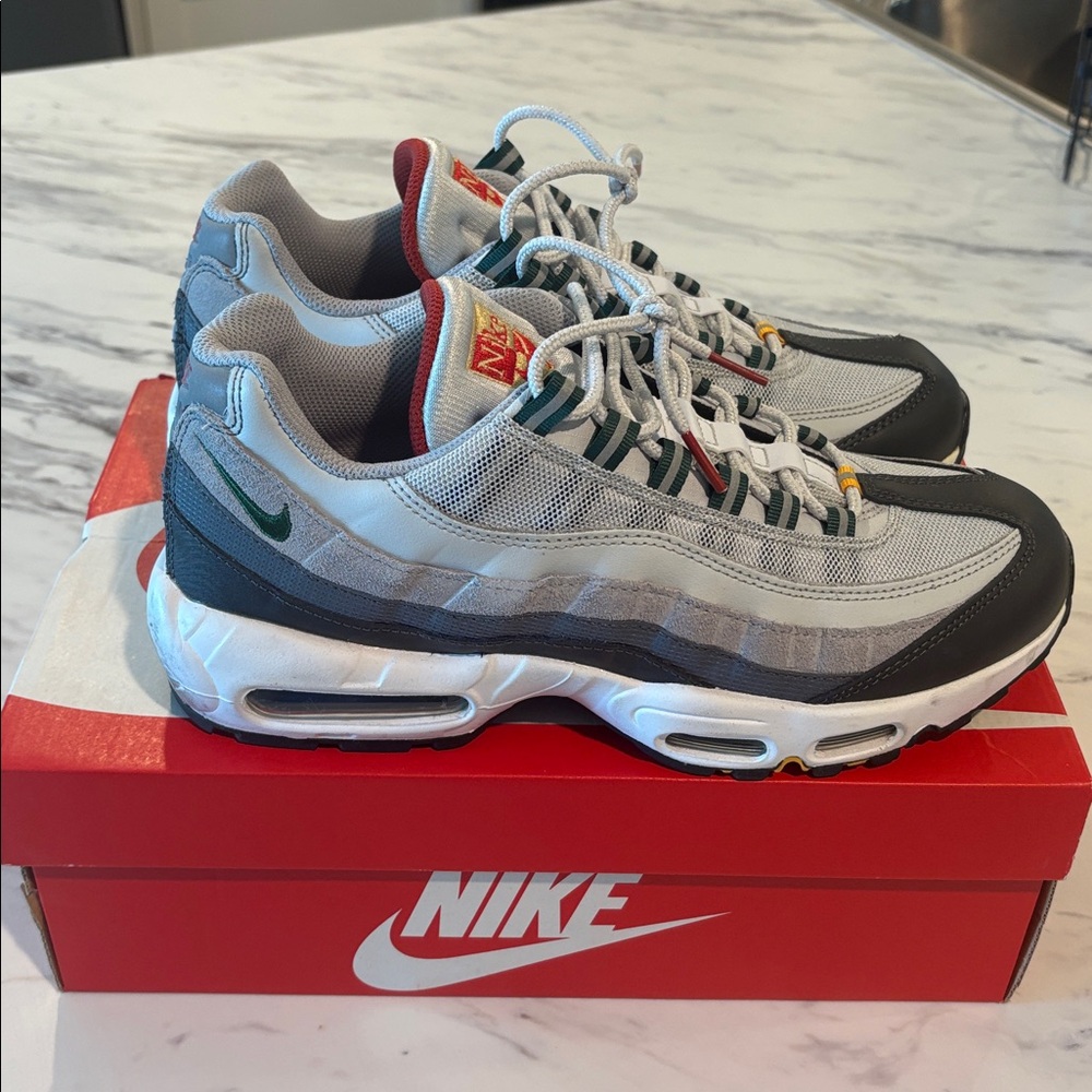 Nike Air Max 95 Gray and Green Sneakers Mens